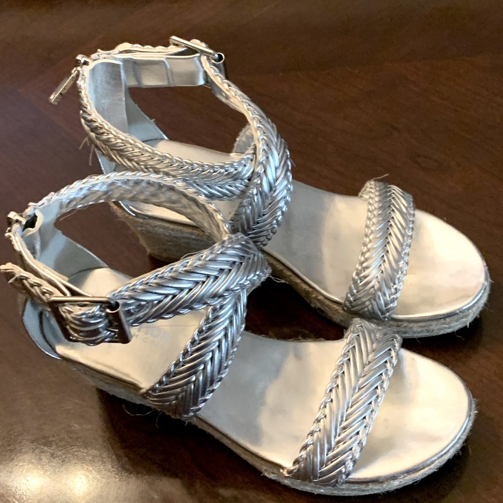 Kenneth Cole Reaction Girls wedge sandals. Size 2.